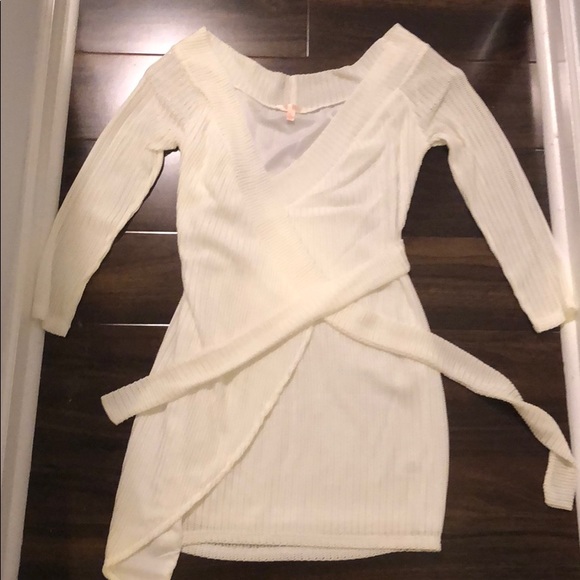 White dress - Picture 2 of 4